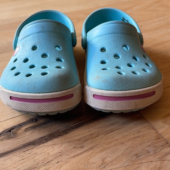 Crocs size 6/7 - Picture 2 of 5